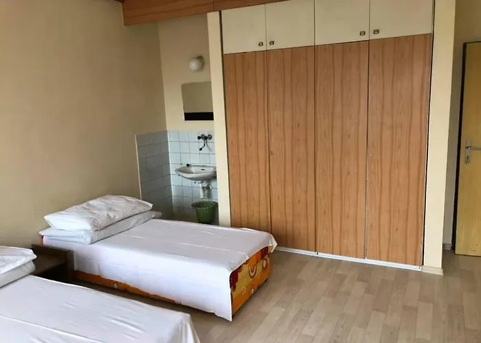 Družstevní Dům Choustník * Choustnik